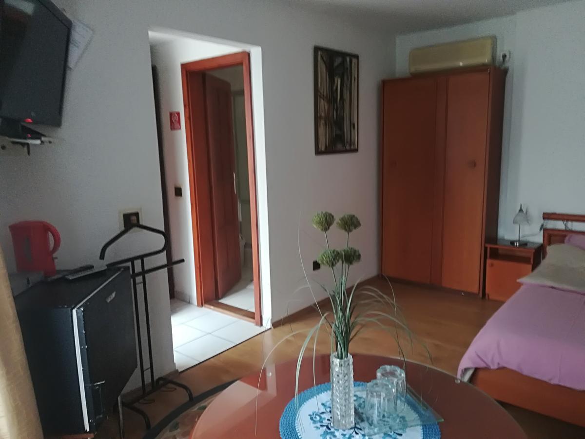 Ria Panzio Bed & Breakfast Strigoniu Exterior foto