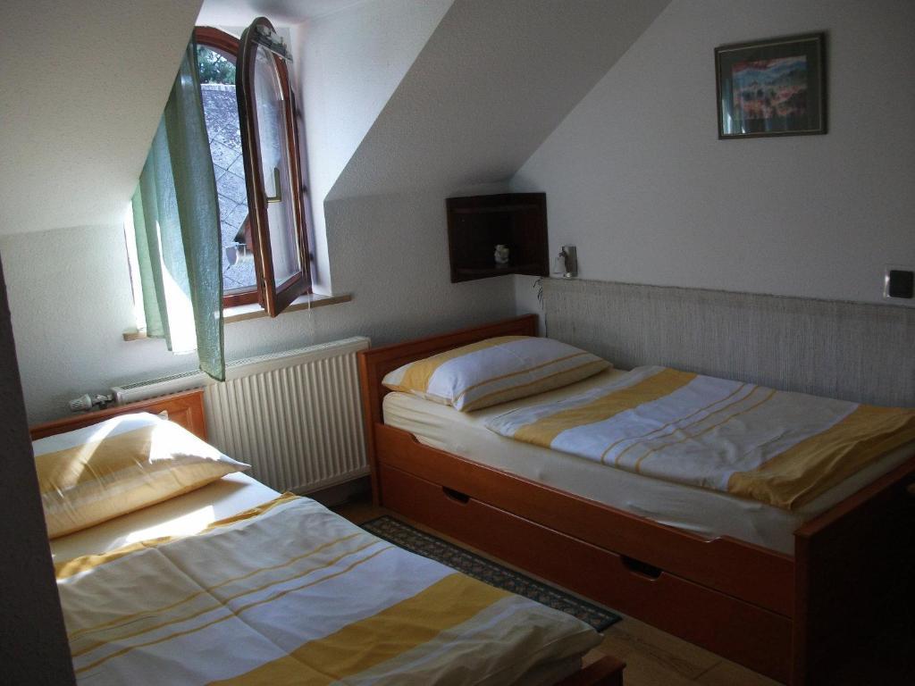 Ria Panzio Bed & Breakfast Strigoniu Cameră foto